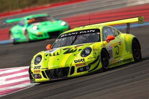 Porsche 911 GT3 R: A High-Performance Race Car - Automotive Car Review