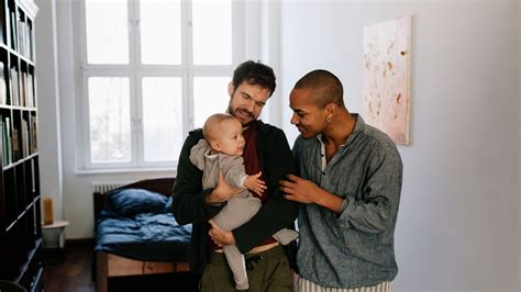 Dos padres gay y cómo se manifiesta esa realidad si no eres rico y famoso GQ