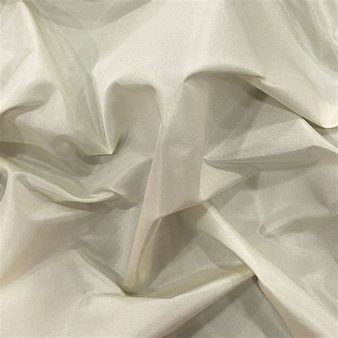 Off-white 100% silk taffeta fabric — Tissus en Ligne