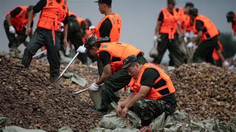 九江告急！多图直击抗洪官兵奋战一线 中国军网