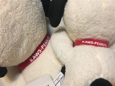 Uniqlo X Kaws X Peanuts Snoopy 史努比限量聯名玩偶 興趣及遊戲 玩具與遊戲在旋轉拍賣