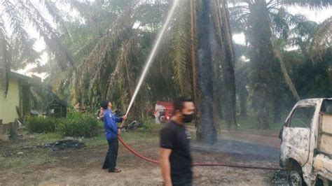 GALERI FOTO Kebakaran Gudang Minyak Di Batang Asam Tanjung Jabung Barat