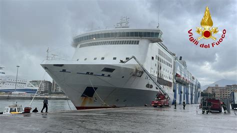 Brucia Ancora La Nave Gnv Al Porto Di Palermo Ingenti Danni Foto Video