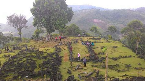 Indonesia's 25,000-Year-Old 'Pyramid' Gunung Padang Thought to Be of Non-Human Origin