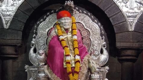 sai baba devotees    darshan  aarti gh sharadacaya