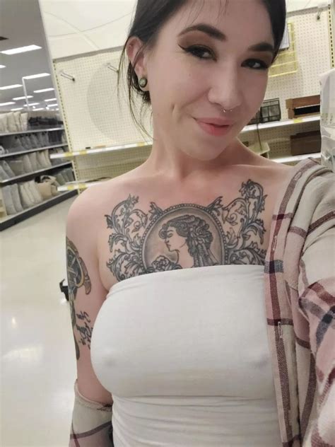 Braless And Shopping Nudes Nobra NUDE PICS ORG