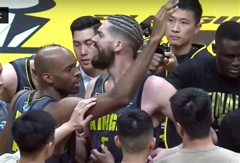 Plg／新北國王牧倫斯 Byron Mullens 爆氣，怒罵富邦勇士賽後慶祝：「很不尊重！」 Juksy 街星