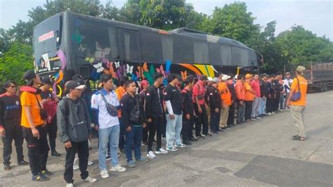 Ratusan Buruh Di Purwakarta Hari Ini Berangkat Ke Bandung Akan Kawal