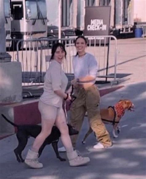 She Actually Has A Nice Ass Scrolller