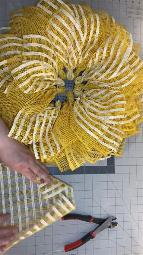 How To Make A Sunflower Wreath With Julies Wreath Boutique In 2022