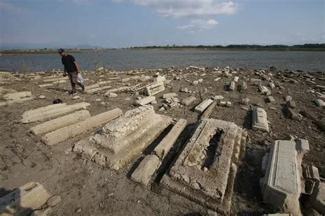 Debit Waduk Gajah Mungkur Menyusut Saksi Sejarah Bedol Desa Muncul