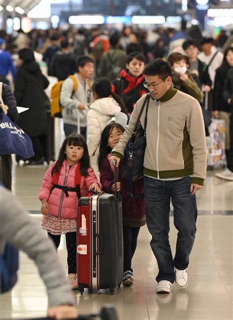 新年を家族一緒に海外で 関空でも出国ラッシュ 毎日新聞