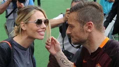 Ilary Blasi Totti Non Mi Ha Offerto Mila Euro Per I Nostri Figli