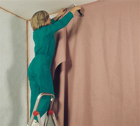 Pose de tissu mural tendue avec anglésage