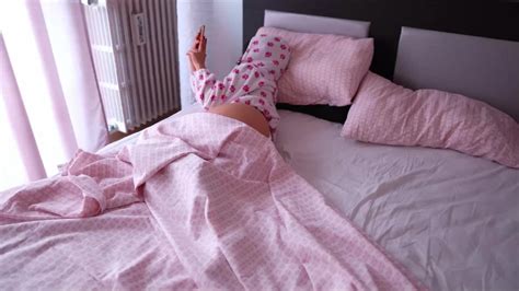 Persuaded Female Partner To Have A Fast Fuck In The Morning