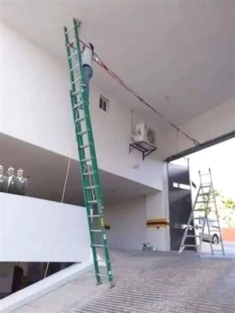 6 Aksi Kuli Bangunan Naik Tangga Ini Bikin Deg Degan Khawatir Jatuh Hot Liputan6