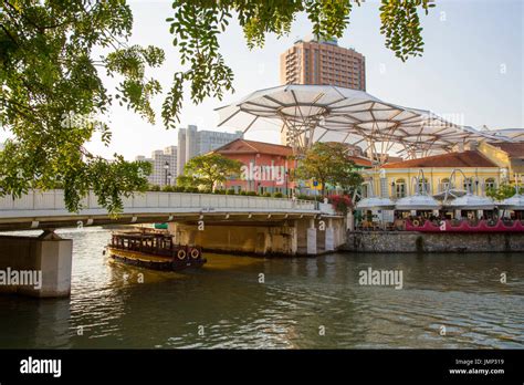 Singapore river cruise boat passes Clarke Quay Stock Photo - Alamy