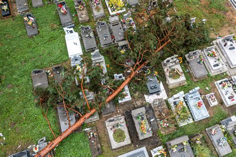 Katastrofalne skutki nawałnicy Gwałtowne burze przeszły nad Polską