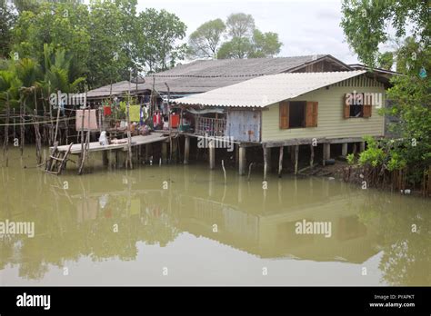 River house on stilts hi-res stock photography and images - Alamy