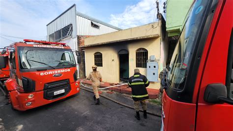 V Deo Curto Circuito Em Ar Condicionado Provoca Inc Ndio Em Casa Na