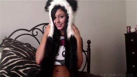 Catie Minx Showing Her Pussy Complete With Shaving Rash 15 Photos