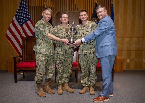 Kentucky Crews Win Omaha Trophy > U.S. Strategic Command > News Article