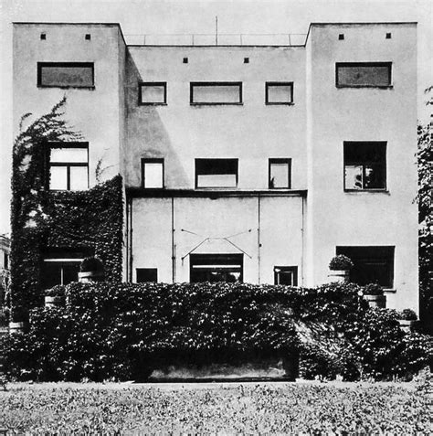 ADOLF LOOS: STEINER HOUSE. The Steiner House in Vienna