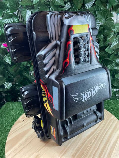 Mochila Escolar Rodinhas 3D Hot Wheels Bone Monster Trucks Azul Lancheira Infantil MaxToy