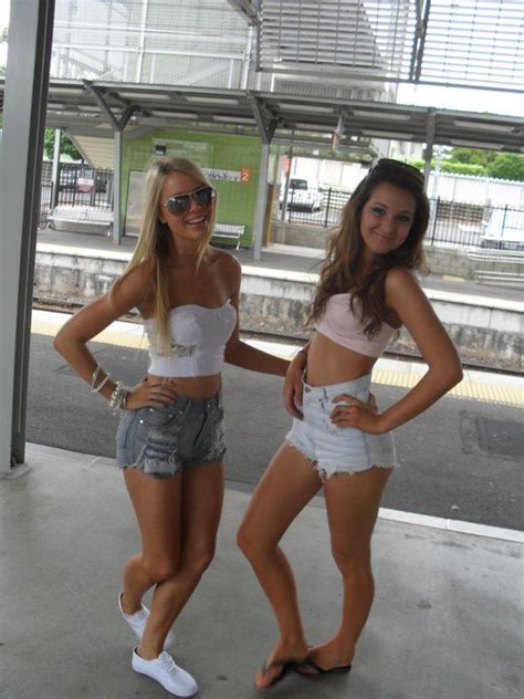 Blonde And Brunette Best Friends Discover A Blonde And Brunette Best Friend Ideas Brunette