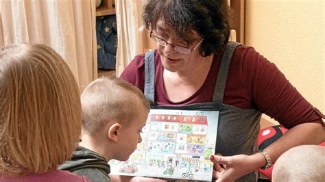 Lange Ausbildung ohne Geld: Lockt man so künftige Erzieher?