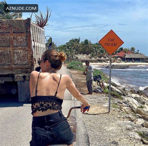 JESSICA STROUP Nude AZNude