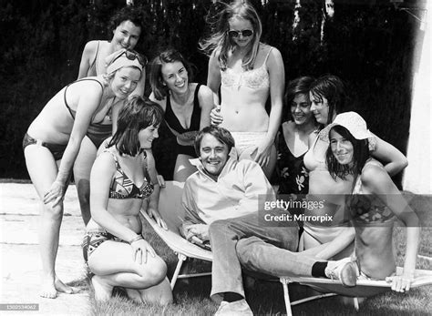 Robert Vaughn, actor, with girls - June 1971. News Photo - Getty Images