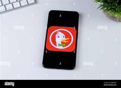 Duckduckgo Privacy Browser App Logo On A Smartphone Screen Stock Photo