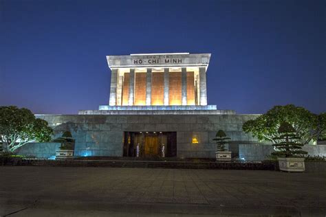 Come Extra Early to Ho Chi Minh Mausoleum in Hanoi