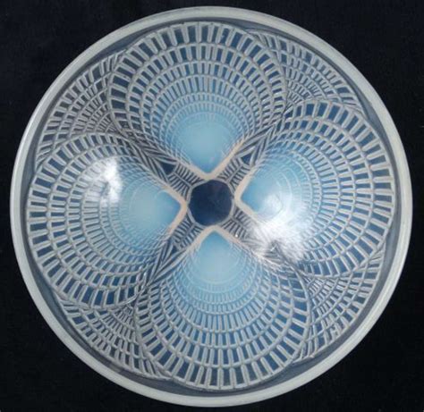 Lalique Neuf coupes Coquille en verre moulé pressé et opalescent