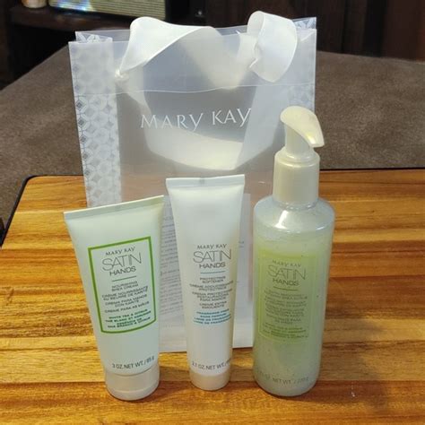 Mary Kay Bath Body Mk White Tea Citrus Satin Hands Pampering Set