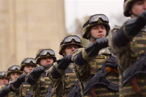 Salarii Mai Mari Pentru Militarii Rom Ni Cu C T Vor Cre Te