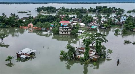 Floods Strand over 2mn People in Bangladesh | Leaders