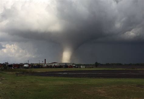 Unusual tornadoes, hail and strong winds damage rural Kansas video and pictures - Strange Sounds