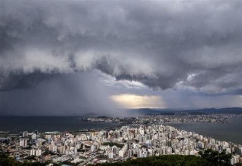 Santa Catarina Sob Alerta Risco De Alagamentos E Deslizamentos De