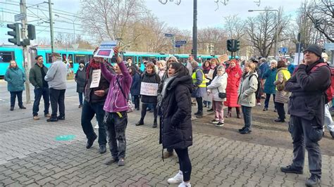 Frankfurt Lautstarker Protest gegen Reichsbürger im Riederwald