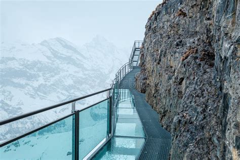 El Paseo De La Emoción En La Cumbre De Schilthorn Suiza Imagen de