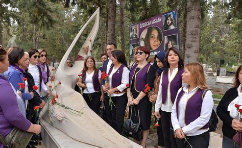 Mersin de Bergen Özgecan ve öldürülen kadınlar unutulmadı Önce Vatan