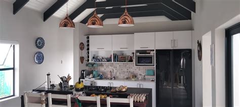 ESCAPE THE ORDINARY TO A TUCKED AWAY COASTAL PARADISE (South Africa