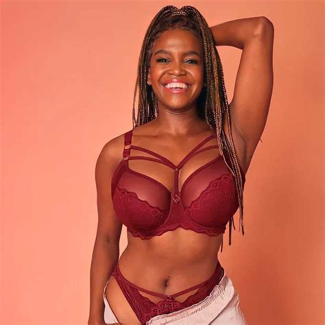 Ju Za Do Masked Dancer Impressiona Ao Posar Para Cole O De Lingerie Para Mulheres De Seios