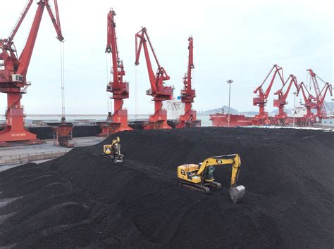 China’s Coal Boom Slows as Top Mining Hubs Focus on Renewable Energy