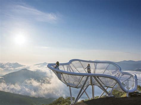 Tempat Wisata Musim Panas Teras Unkai Di Puncak Gunung Di Hokkaido