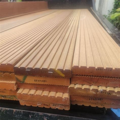 Jual PAPAN LANTAI KAYU OUTDOOR PINGGIR KOLAM TERAS TAMAN PAGAR DECKING