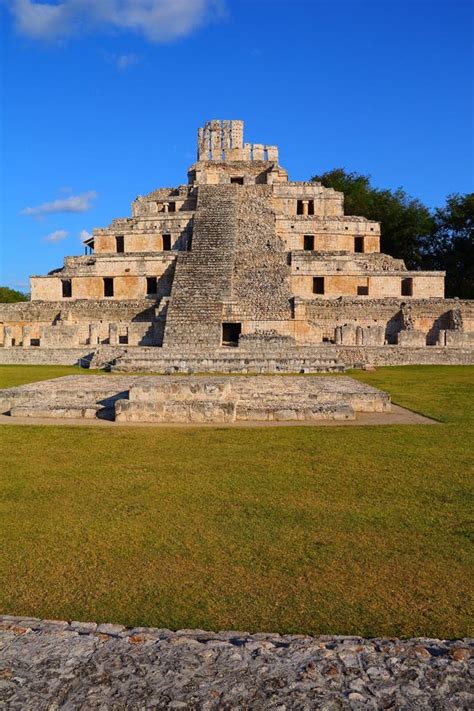 Pir Mides Mayas En El Edzna Campeche M Xico Xviii Foto De Archivo