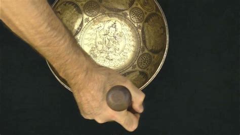 Поющая чаша Бутанская 28,2 см, Ля 107 Гц, Ми 323 Гц - YouTube